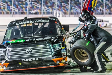 NASCAR-Camping-World-Truck-Series_1040x585