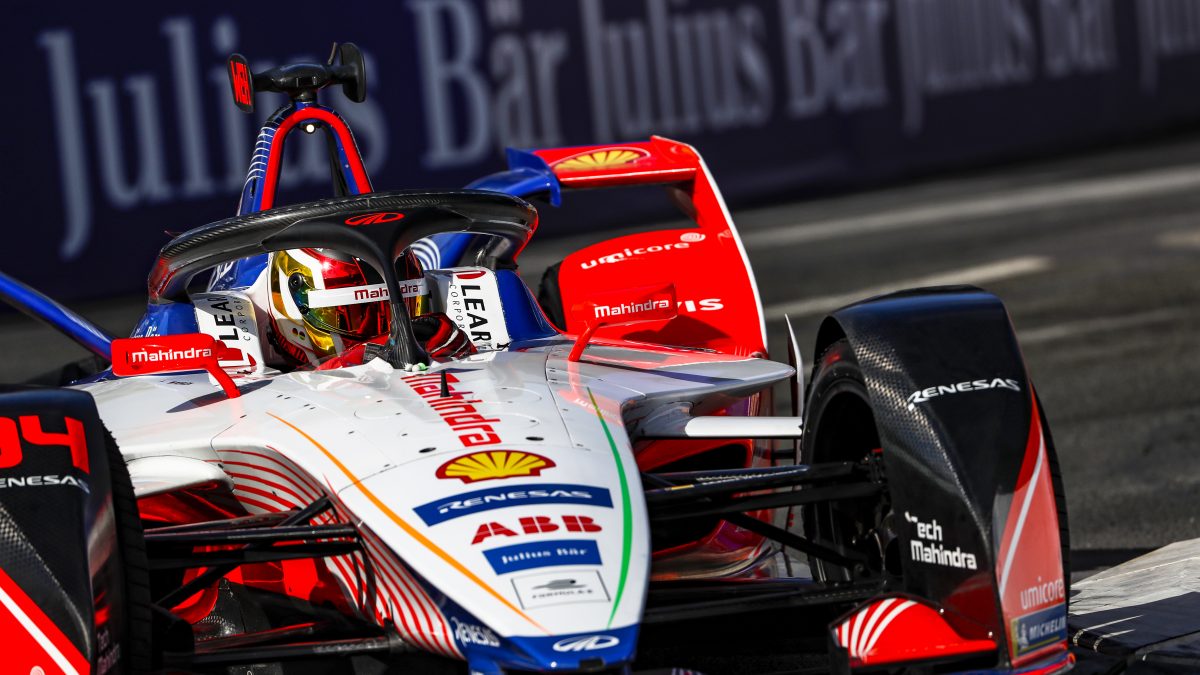STREETS OF PARIS, FRANCE - APRIL 27: Pascal Wehrlein (DEU), Mahindra Racing, M5 Electro during the Paris E-prix at Streets of Paris on April 27, 2019 in Streets of Paris, France. (Photo by Alastair Staley / LAT Images)