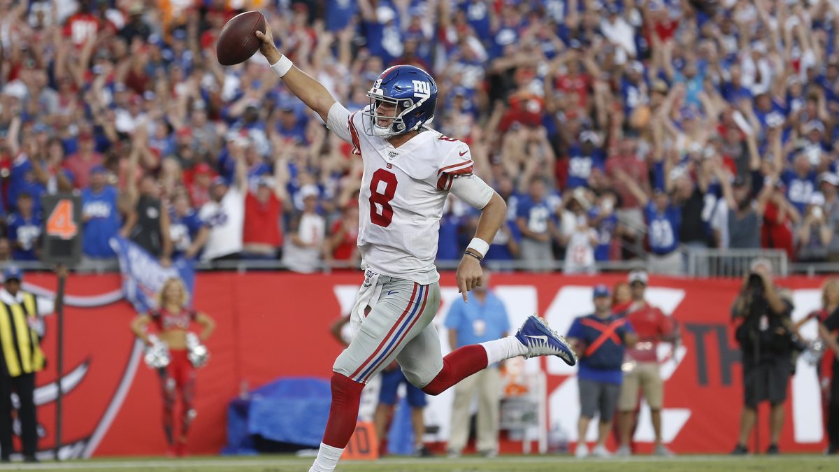 TAMPA, FLORIDA - SEPTEMBER 22: Quarterback Daniel Jones #8 of the New York Giants runs in for the game winning touchdown in the fourth quarter during the game against the Tampa Bay Buccaneers at Raymond James Stadium on September 22, 2019 in Tampa, Florida. (Photo by Mike Zarrilli/Getty Images)