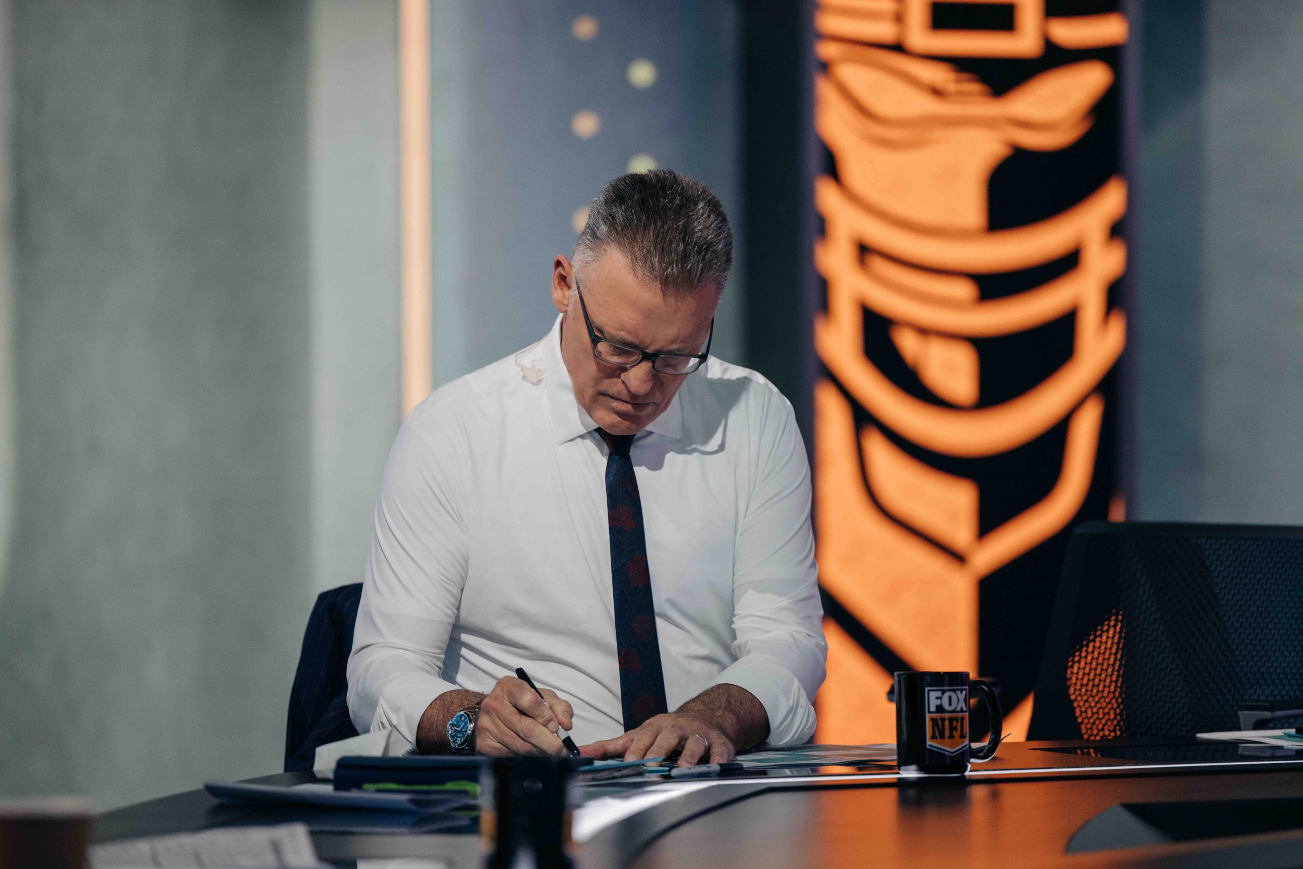 Howie Long Making his notes in rehearsal